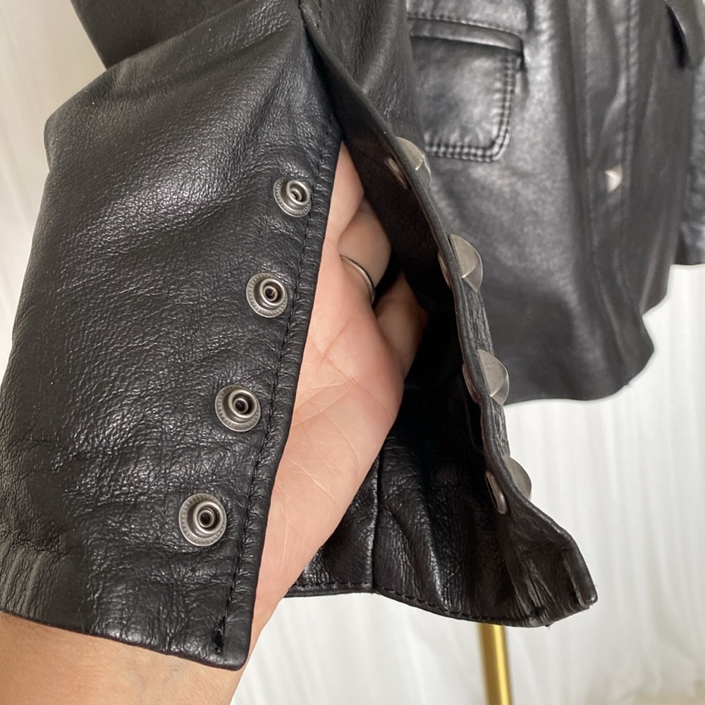 Danier Black 100% Leather Jacket! Snaps closure. Fully lined EUC! - Picture 5 of 17
